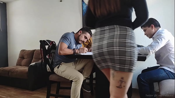 Maestra seduce a alumno y termina cogida por todos gang bang 1 2