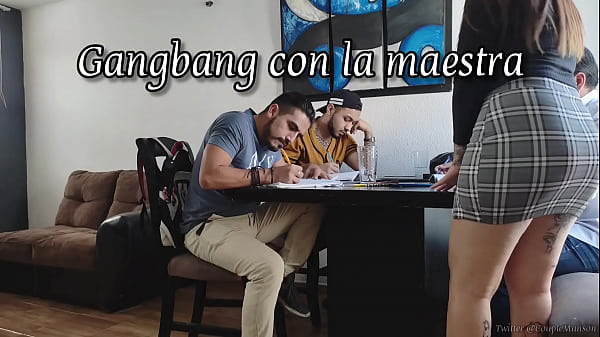 Play MP4 - Alumnos aprovechan que la maestra se pone caliente y se la follan todos Gangbang &lpar;1&sol;2&rpar;