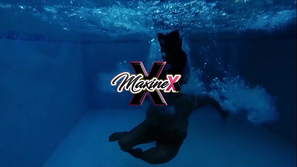 Nonton Dildo Stuck Inside Maxine X! She Puts A Fast Toy On Her Asian Clit! thumbnail