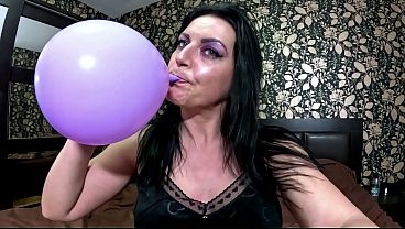 Nonton Satin Pajama Balloon Fetish Teasing, Nail Play & Barefoot Balloon Popping thumbnail