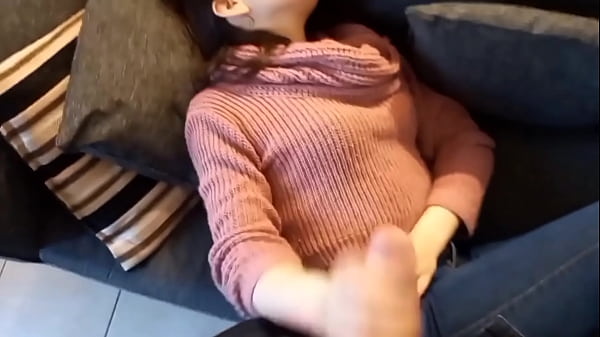 Mi Cu&ntilde;ada Me Hace Una Mamada Cuando Mi Mujer No Est&aacute; En Casa Y Terminamos Follando thumbnail