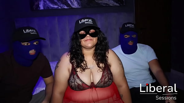 Chica Bbw Timida En La Camara Pero Muy Caliente A La Hora De Coger Con Dos Singles thumbnail