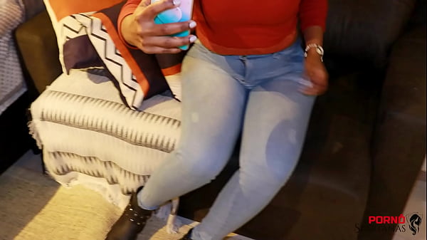 Play MP4 - Julia Carioca Gostosa pra Caralho de Jeans no Sheer da Julia