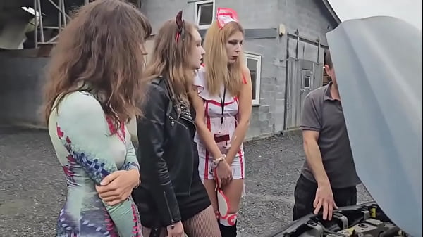 T_es au travail ettu ne peux pas_regarderma dernière vidéo d Halloweencar c est trop_Pas de souci Voici l