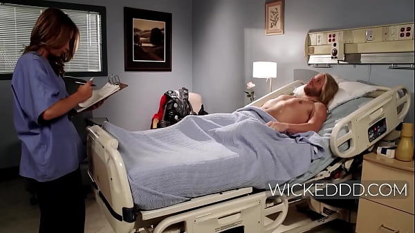 Thor meets jane in hospital and sparks fly