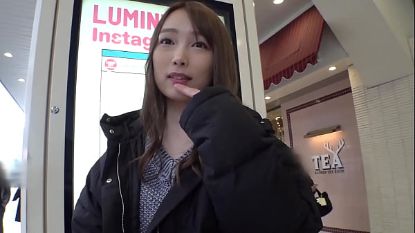 同乗した男をイキナリ襲う！ねっとり卑猥な濃厚フェラ！お口にたっぷりザーメン放出！インタビュー中止でsex突入！舐めてるだけでマ●コ大洪水！ thumbnail