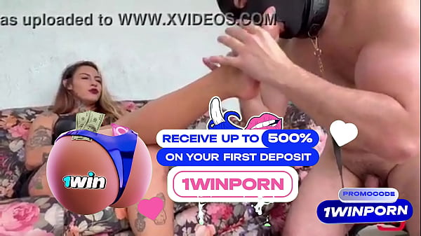 Play MP4 - Mostrando quem &eacute; que manda pro meu escravo chupando gostoso o meu pezinho lindo