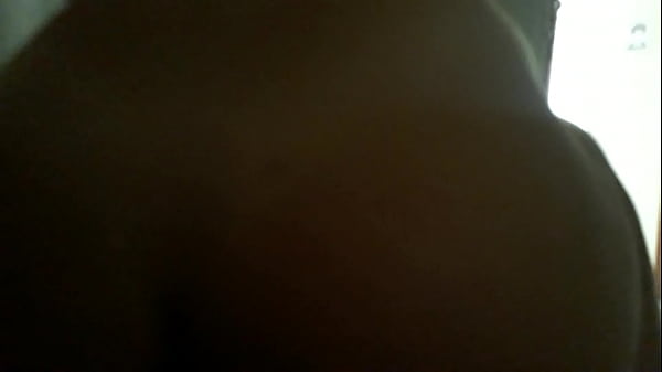 Esposa puta sentando no pau do macho 