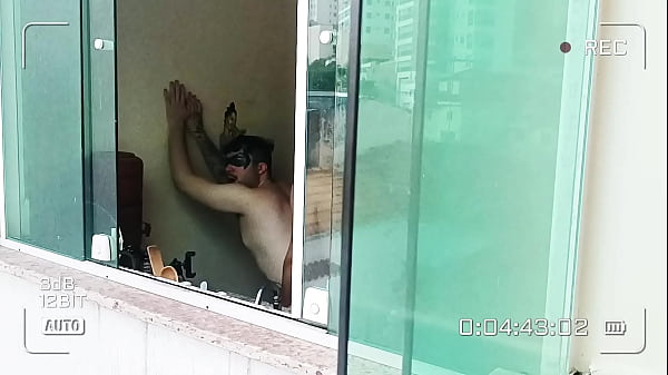 C&acirc;mera escondida flagrou o homem morcego tomando conta do garoto prod&iacute;gio (COMPLETO NO RED) 