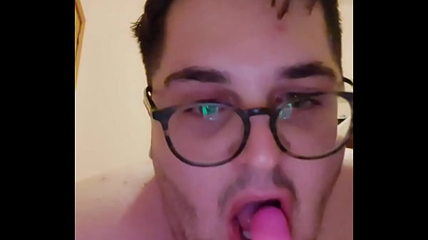 Play MP4 - Slut's deep-throating with a little dildo