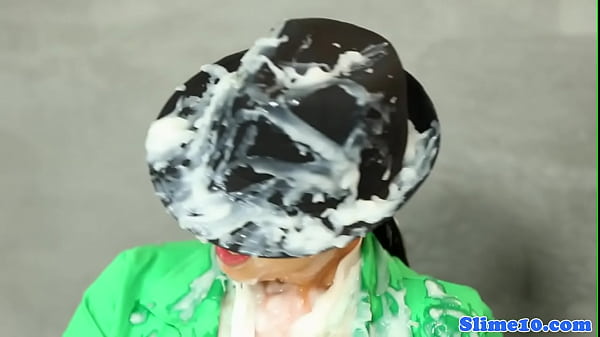 Glamcore babeher cunt against the gloryhole