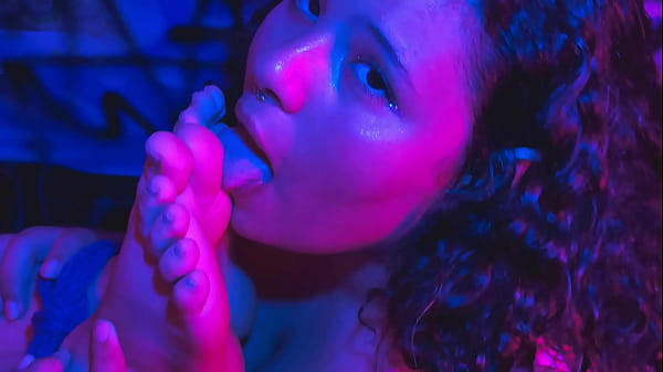 A_Refreshing Mouth_For Feet Burning With Desire