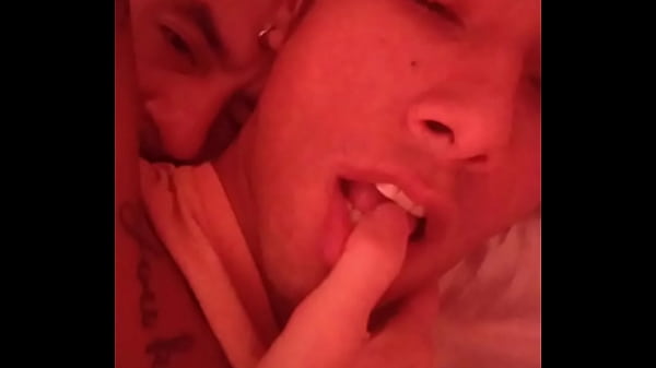 &Eacute;l me da bien delicioso en la cama. 