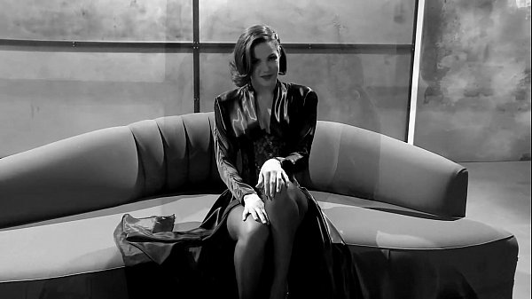 BobbiS masturbates in a corset and stockings