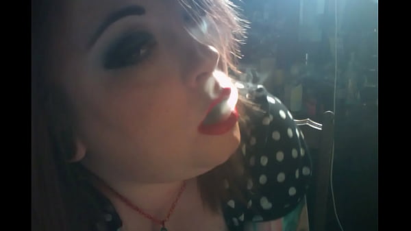 British BBW_Tina Snua Smokes With Dangling,Drifts, Nose & Cone Exhales