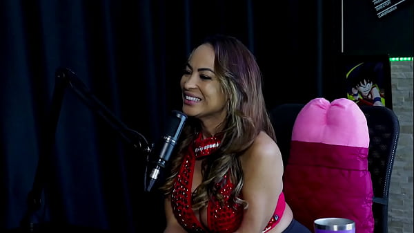 Est&aacute; aproveitando a vida, seu sonho era ser famosa, gosta da hist&oacute;ria do porn&ocirc;, e pra gozar... - Belinha Baracho (WATCH ON: SHEER/RED) 