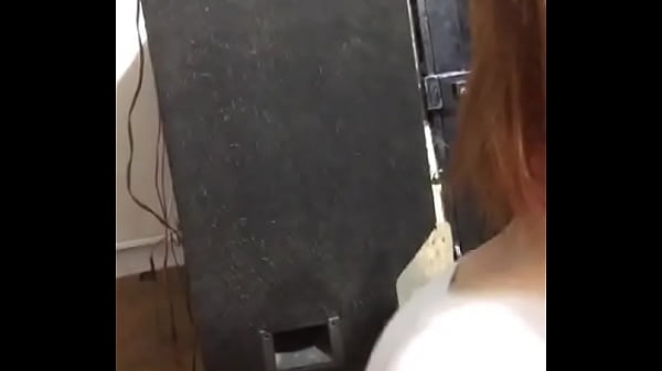 Chica de Tk Tk con el culo grande 