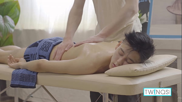 Play MP4 - Hot Masseur Michael Bangs His Client Logan With His Big Twinky Tool&excl;