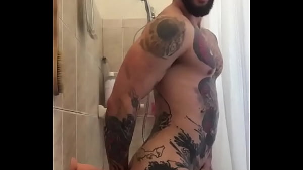 Play MP4 - Gostoso tatuado