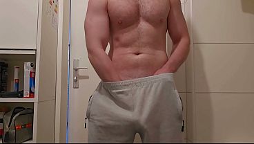 Deutscher Dirtytalk! Entspannt in grauen Jogginghosen &ndash_ werde geil und mache wilde Sachen