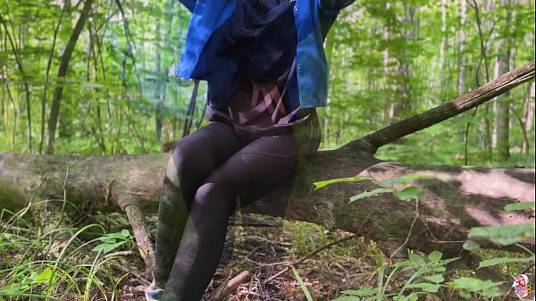 Play MP4 - Busty Babe In Leggings Gives Risky Blowjob And Gets Facial In The Forest