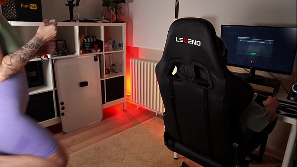 Nonton While I Play Video Games, She Tries To Seduce Me For Sex! thumbnail