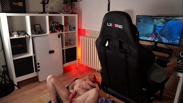 Play MP4 - While I Play Video Games&comma; She Tries to Seduce Me for Sex&excl;