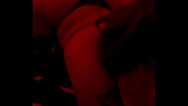 Red light / admire moi dans mon corset rouge et string noir (mate mes seins sur ... 