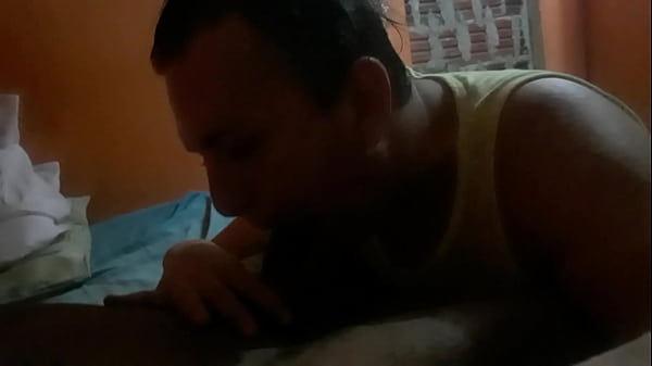 Play MP4 - Chupando gostoso o casado que sempre vem me fazer de putinha