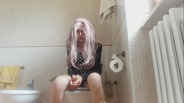 My Step Mom Are So Sexy When She Must Pee (hidden Camera) thumbnail