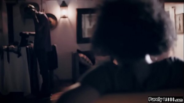 Play MP4 - Photographer makes an ebony model squirt