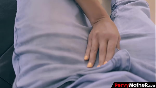 Big booty stepmother worships her vulgar stepson 