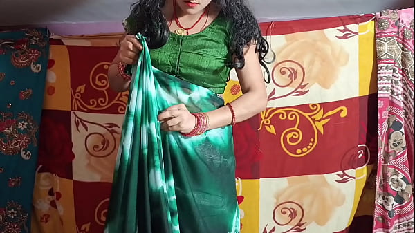 Video Dever Ne Bhabhi Se Baat Karte Huye Chuchi Pakad Liya Clear Hindi Voice thumbnail