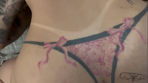 Vendado e entregue aos meus comandos amo dar o cuzinho ainda mais se for para dois da rola grande e grossa 