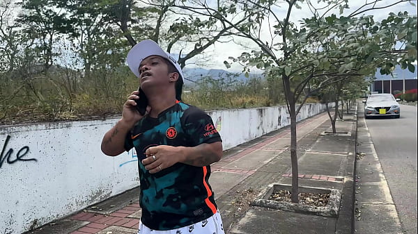 Nonton Encuentro A Un Peque&ntilde;o Enano En Medio De La Nada Y Le Hago El Favor De Llevarlo A Su Casa Con La Condici&oacute;n De Cumplir Mi Fantas&iacute;a Sexual De Follar Con Un Enano, No Sabia Que Tenia Una Polla Enorme. thumbnail