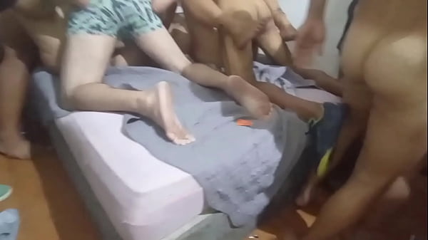Primeira Vez Em Uma Festa Liberal Mulher Realiza Seus Desejos Mais Obscuros thumbnail