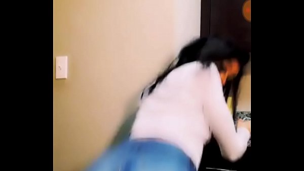 Play MP4 - Ebony shorts