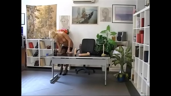 Nonton Tight Asshole Fisting On The Table thumbnail