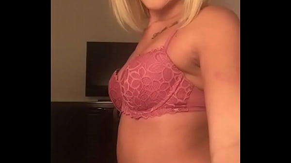 Nonton Cute Blonde thumbnail