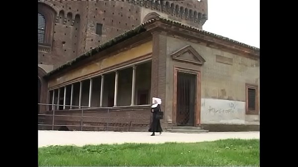 Nonton Una Suora Molto Molto Troia thumbnail