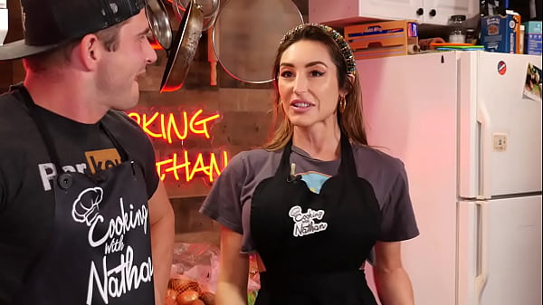 Play MP4 - Christiana Cinn REVEALS Working at BIKINI BAR