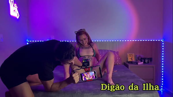 Bastidores tatuada gostosa mamando e passando &oacute;leo *completo no sheer e no red*