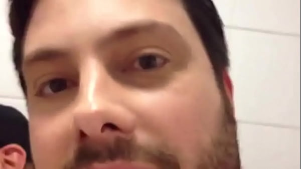 Apresentador de tv fodendo colegas