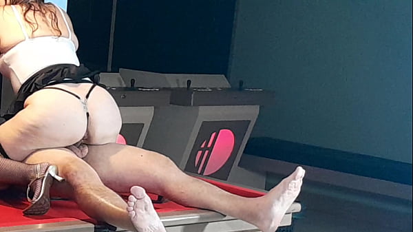 Loirinha Delegada Se Solta E Fode Gostoso Em P&uacute;blico No Boteco thumbnail