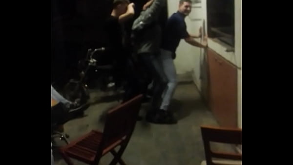 Play MP4 - Maduritos luego de la tercer botella de smirnoff