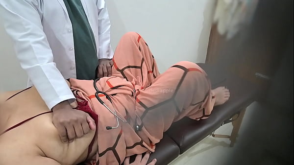 desi doctor sex enjoying in clinic 