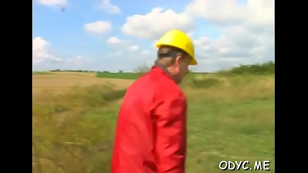 Young bitch sucks old cock 