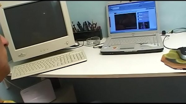 Play MP4 - L'amica di mia madre &egrave; una troia