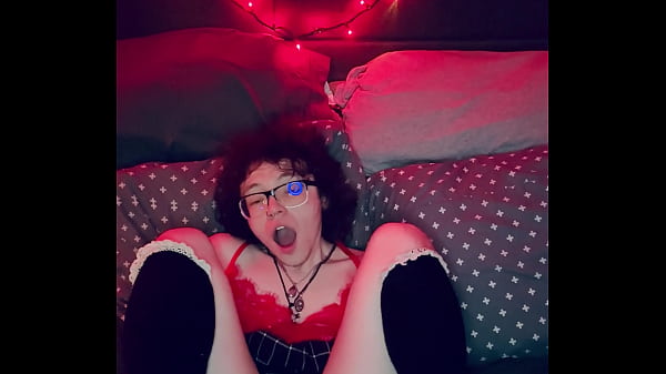 Play MP4 - Emo Trans Guy Spreads His Legs For You