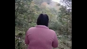 Sexo amador casada engolindo leite na floresta video thumbnail